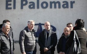 País