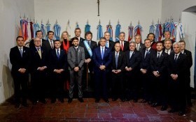País