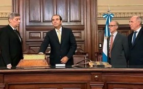 País