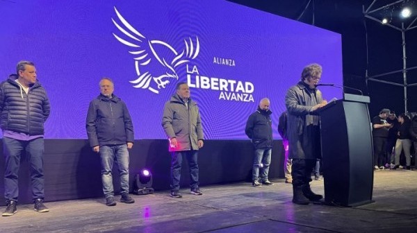 PBA: Milei vaticinó un «empate técnico» y culpó al kirchnerismo por las «operetas»