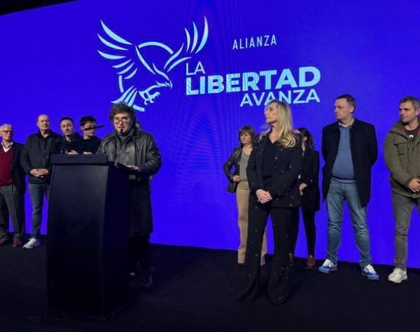Milei, en el cierre de campaña en Rosario: “A partir del domingo va a cambiar en serio la Argentina”