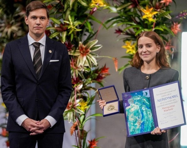 La hija de María Corina Machado recibió el Premio Nobel de Paz, en nombre de su madre