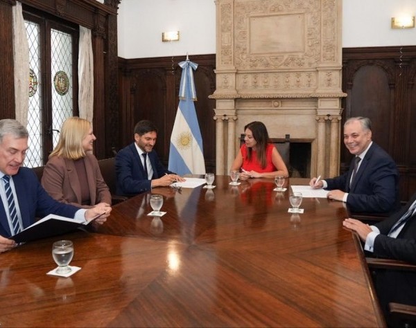 Caja de Jubilaciones: la Nación y Santa Fe firmaron el acuerdo por $120.000 millones