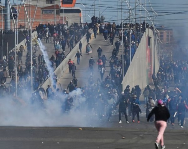 Bolivia: Sectores fines a Evo Morales avanzan hacia La Paz tras 14 días de bloqueos
