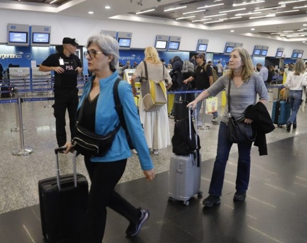 Vacaciones de Invierno: El Gobierno aumentó 560% la tasa aeroportuaria