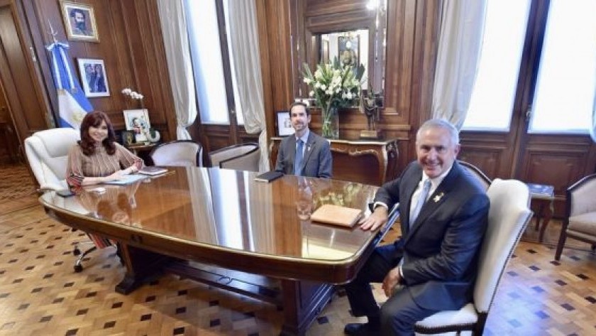 Senadores del FdT presentaron un proyecto para pagar deuda con dinero fugado