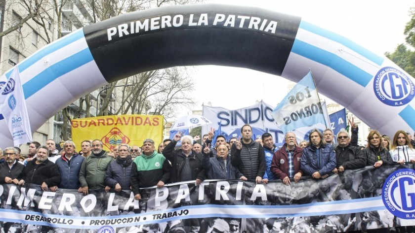 La CGT marchó en defensa del Gobierno, pero con críticas a la inflación