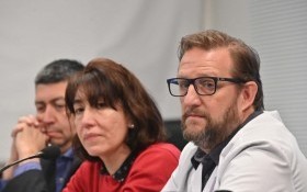 País