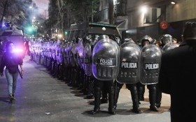 País