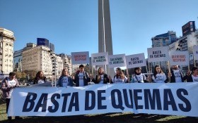 País